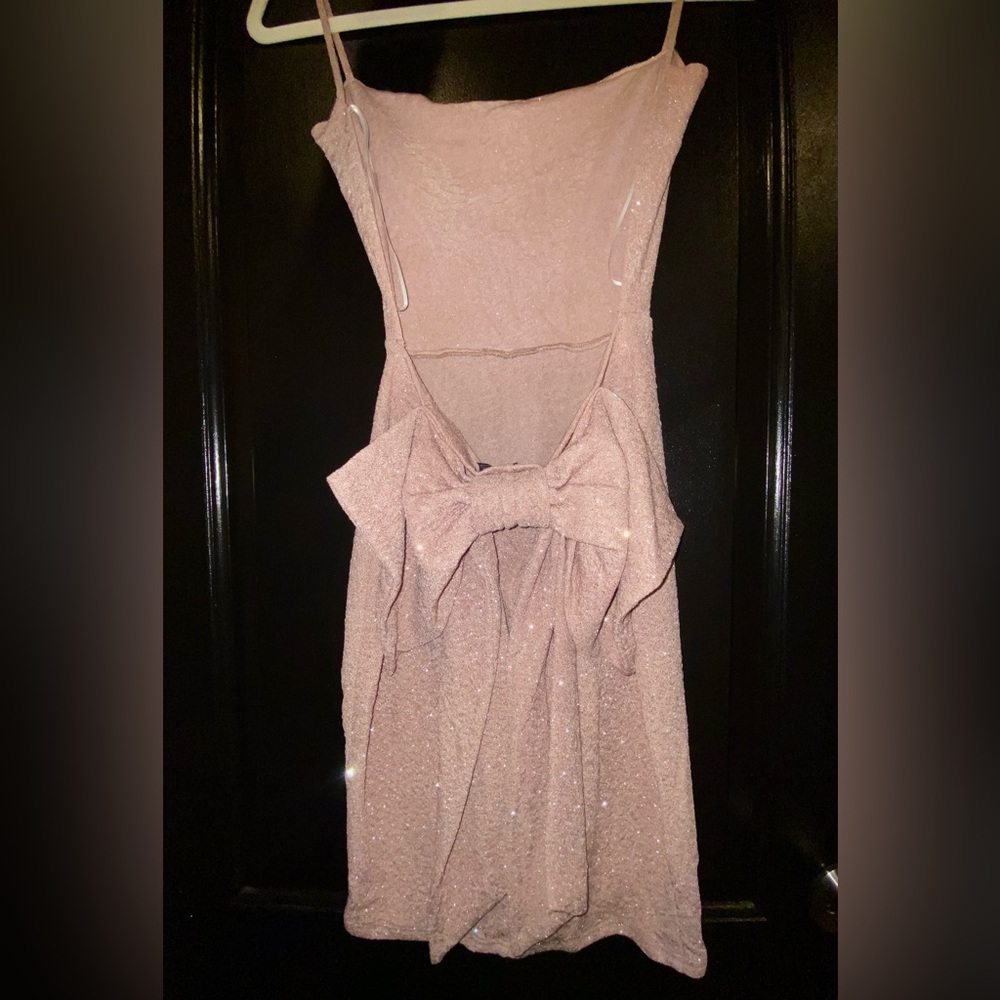 Elegant Pink Sleeveless Dress with Bow